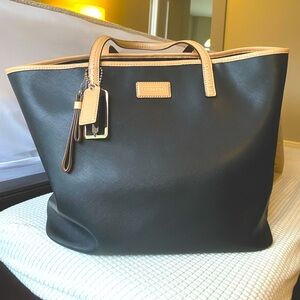Coach TOTE *Closet Sale *good condition *perfect size for office, travel, etc
